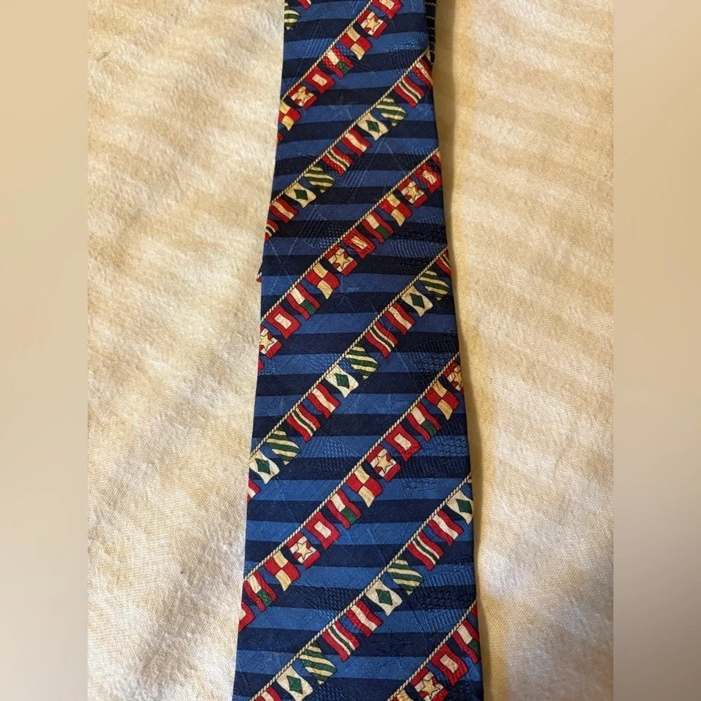 Tommy Hilfiger wide great